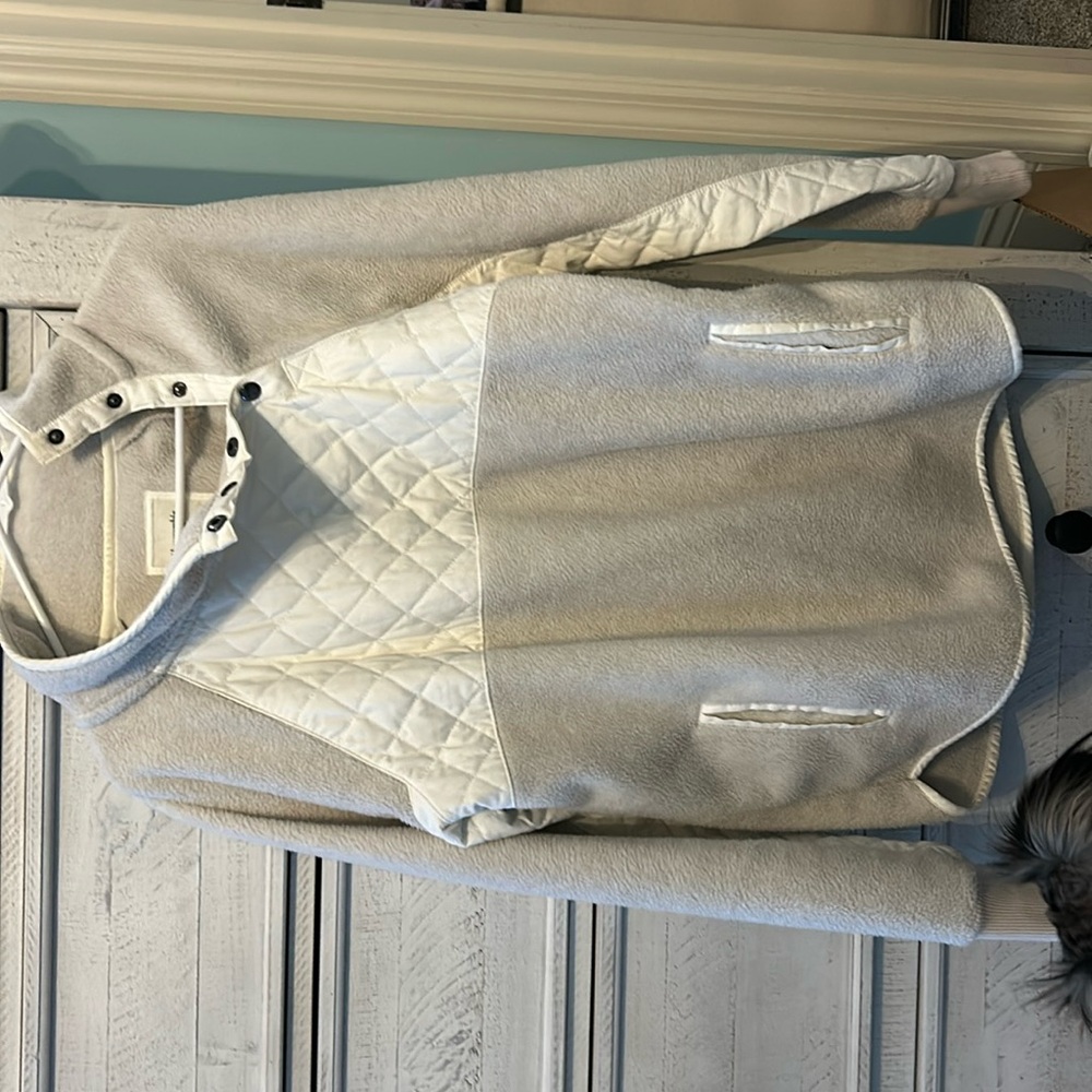 Gently used Abercrombie and Fitch pullover.